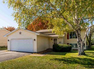 1631 S Oakwood Rd, Oshkosh, WI 54904