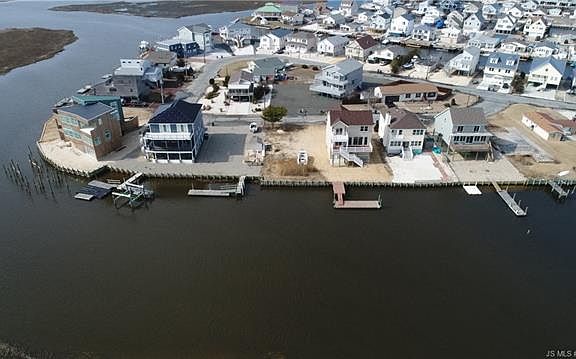 4th image of 31 S Burgee Dr