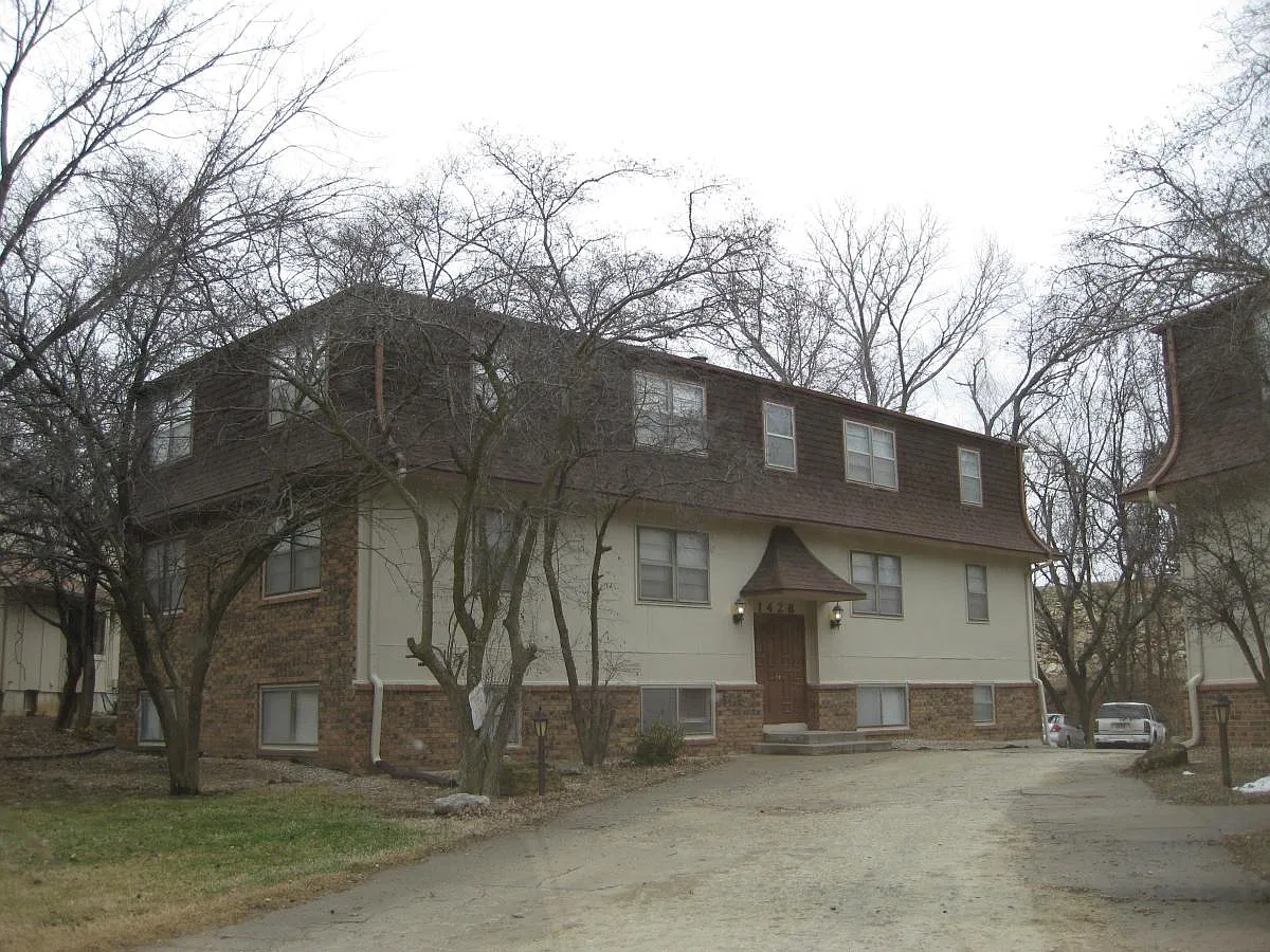 2 bed, 855 sqft, $905 — Photo 3