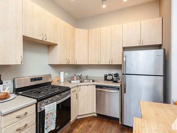 5th image of 2209 W Race Ave #1