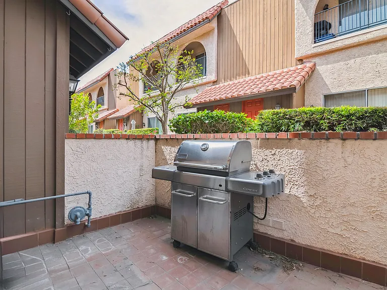 1711 Grismer Ave #76 — Photo 23