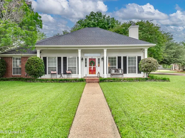690 Olympic Dr, Flowood, MS 39232