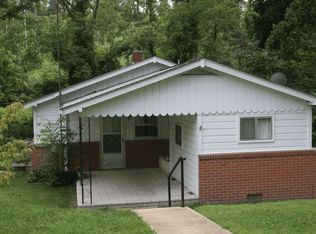 2160 Willow Rd, Hendersonville, NC 28739