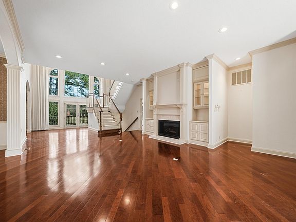 5th image of 12 Loyola Ln