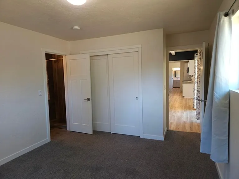 3994 Crestview Dr S — Photo 10