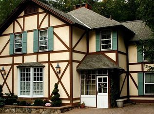 79 Clubhouse Rd, Tuxedo Park, NY 10987