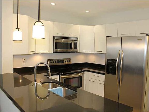 2nd image of 2844 S Edgehill Ln