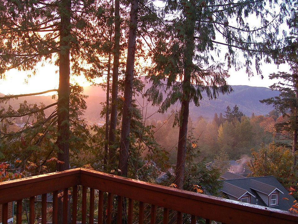 View of Issaquah in the morning.
