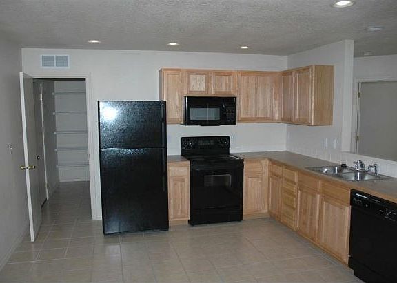 3rd image of 3020 Arcadian Dr