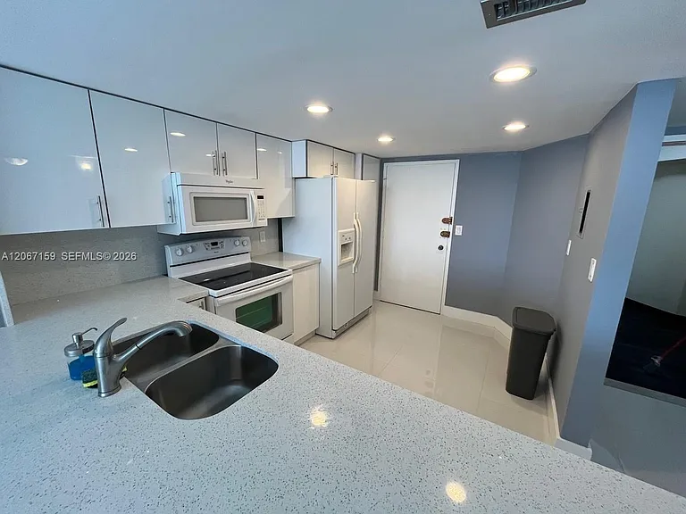 1351 NE Miami Gardens Dr #422E — Photo 2