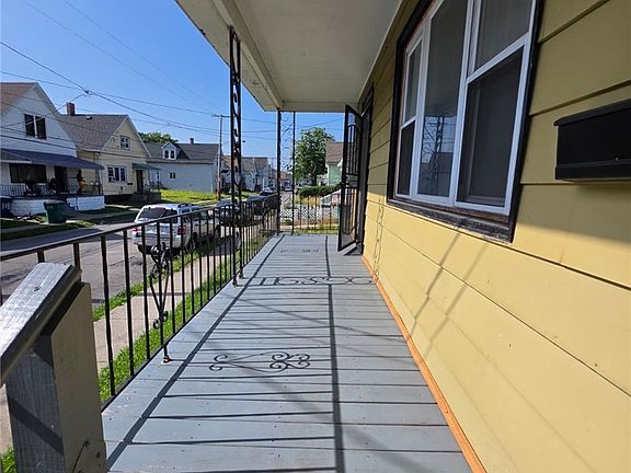 4th image of 27 Sweet Ave