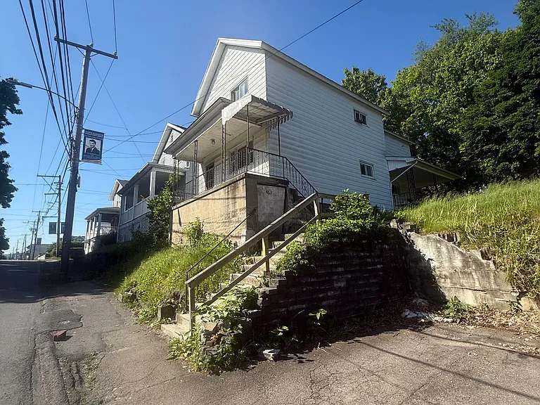 463 Oak St — Photo 1