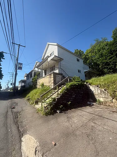 463 Oak St Photo 1