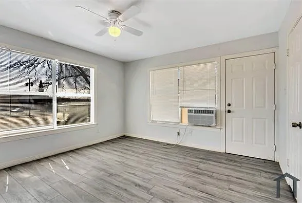 305 N Robinson St #C — Photo 14