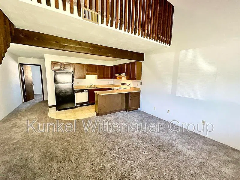 2 bed, 1.5 bath, 1010 sqft, $1,150 — Photo 3