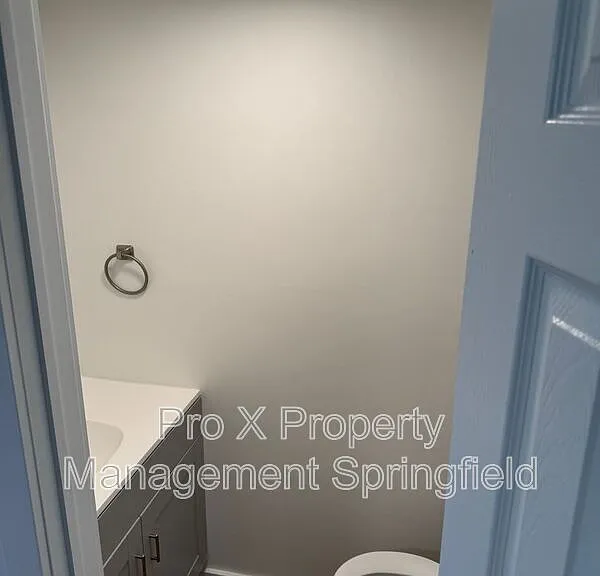 615 E Bain St — Photo 6