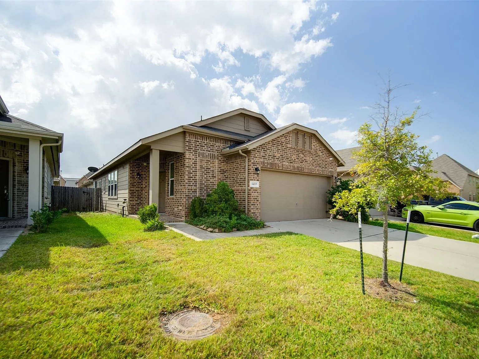 3 bed, 2.0 bath, 1432 sqft, $2,000 — Photo 3