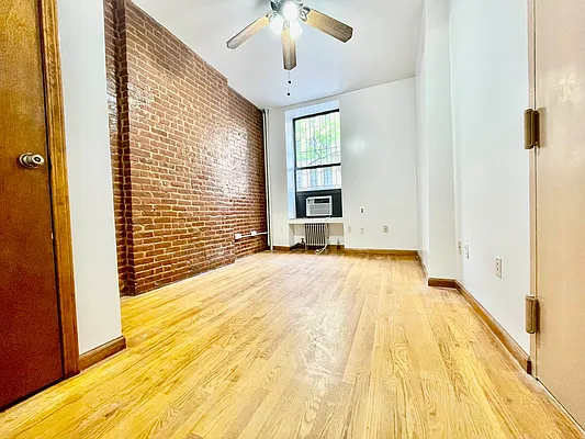 Rented by HOLTON REAL ESTATE INC. | media 24