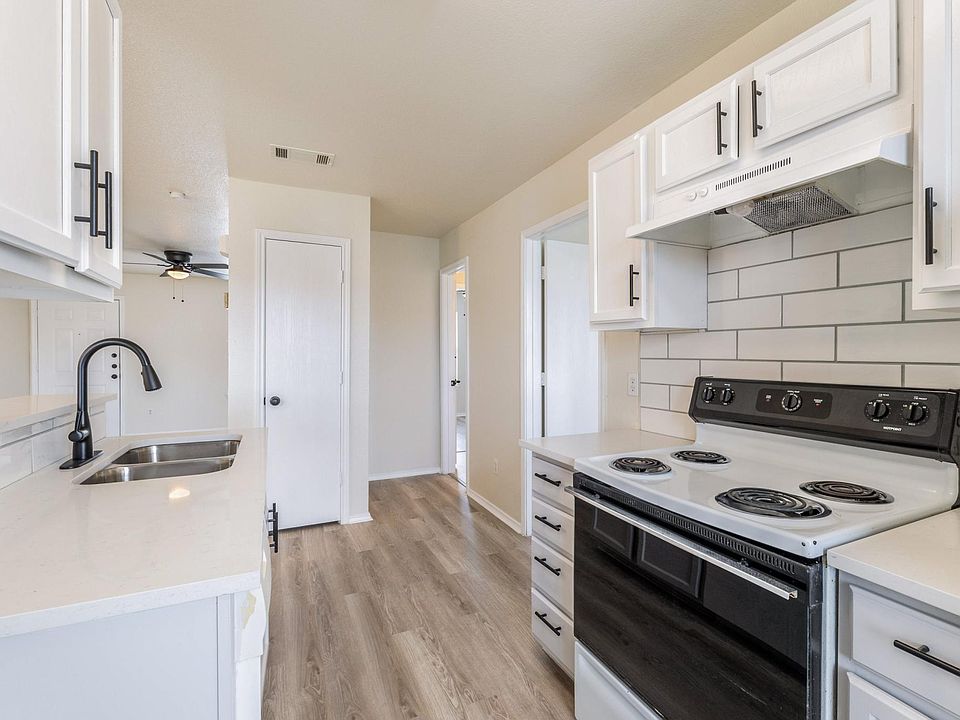 Newly renovated kitchen with quart countertop
