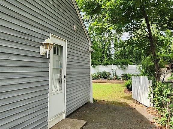 4th image of 93 Pine Crest Dr