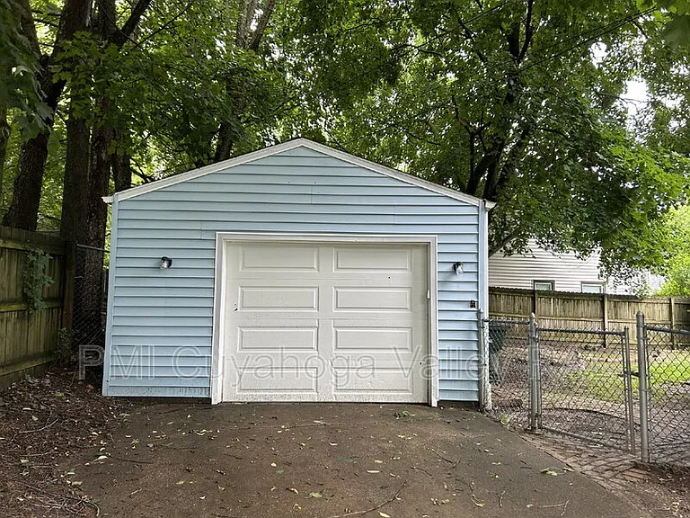 2364 Suncrest Dr — Photo 12