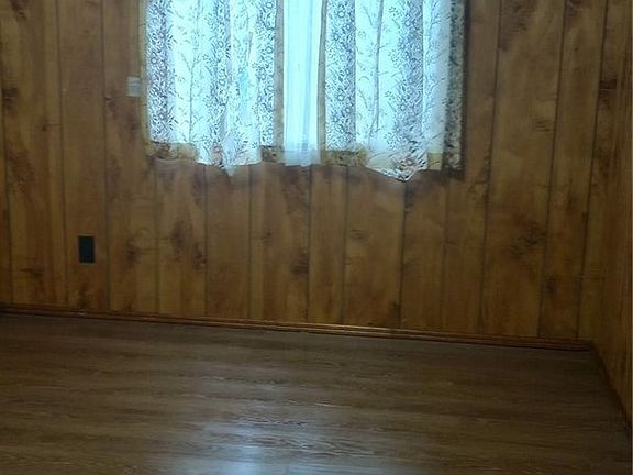 5th image of 806 Magellan Ave NE