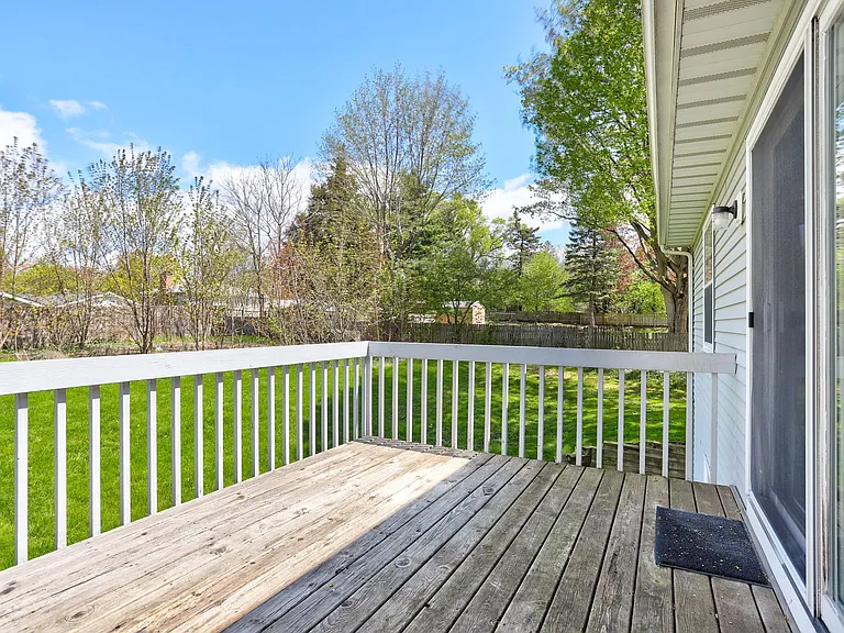 2215 Leonard St NE — Photo 8