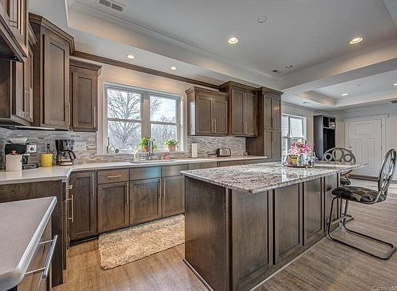 5th image of 707 Armstrong Dr