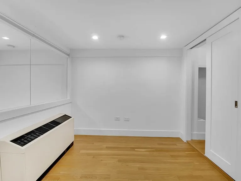 210 E 22nd St #5K — Photo 3