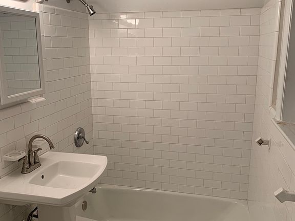 5th image of 351 Adelaide Ave Floor 1