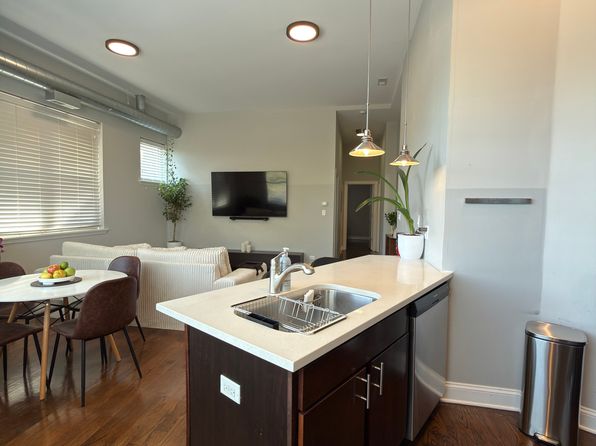 7240 W Devon Ave APT 203