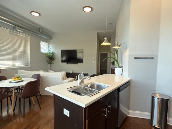 7240 W Devon Ave APT 203, Chicago, IL 60631