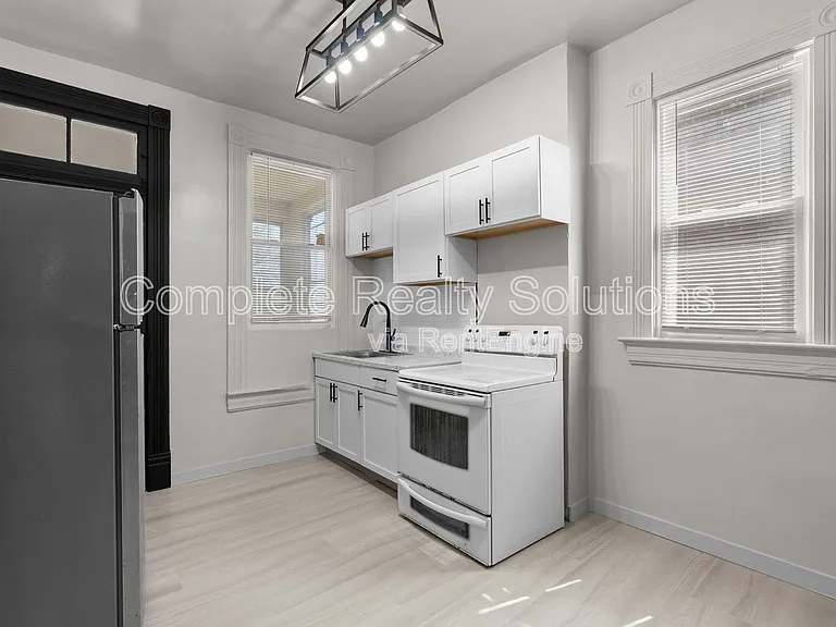 4038 California Ave — Photo 2