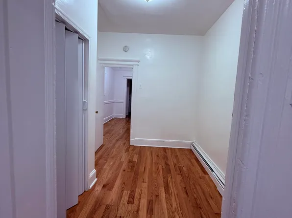 110 Duncan Avenue image 4 of 19