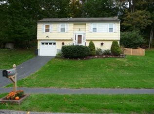 27 Deer Run Ln, Shelton, CT 06484