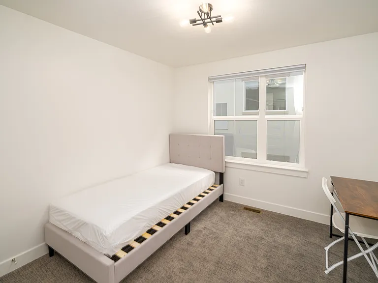 626 E 800 N — Photo 14