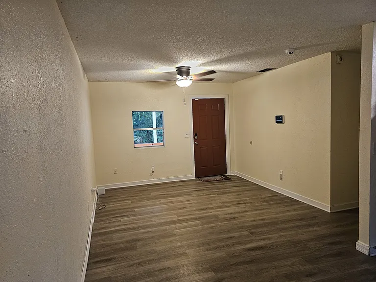 305 E Lake St — Photo 29