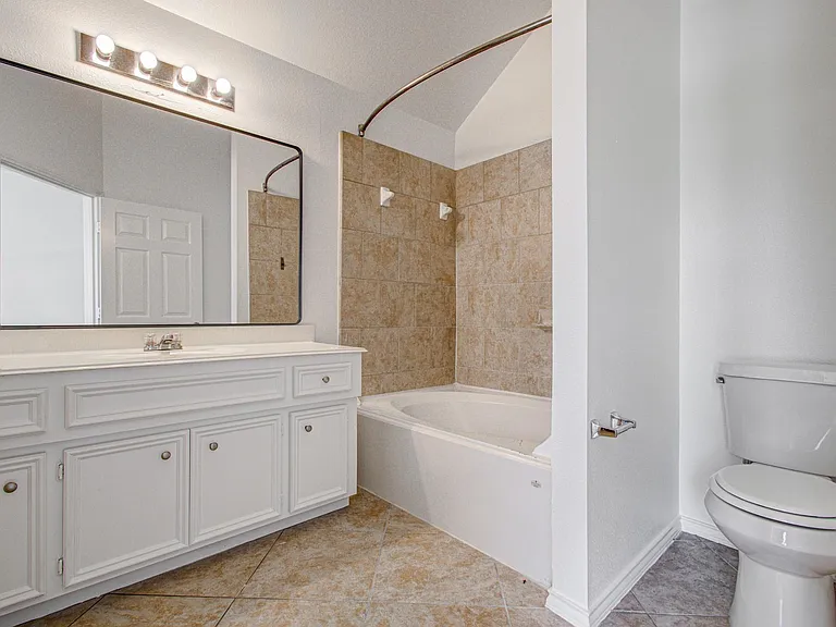 743 Hallsleigh Ln — Photo 28