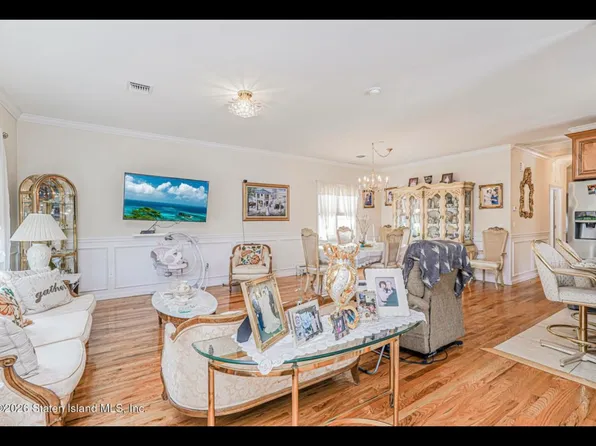 16 Allen Pl #1, Staten Island, NY 10312
