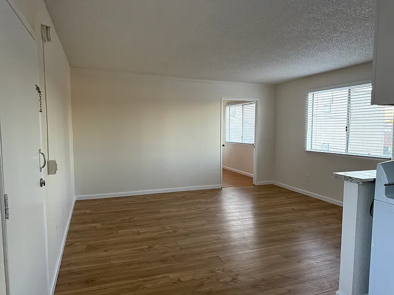 22411 Del Valle St #8 — Photo 1