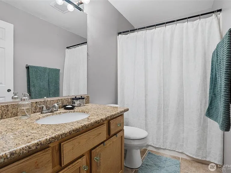 665 Tufts Ave E — Photo 18