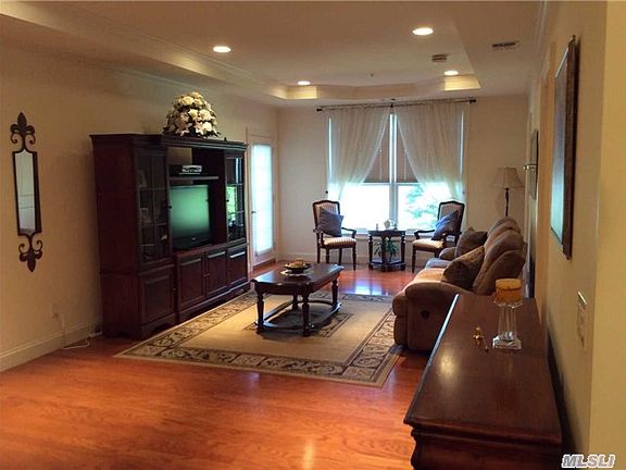 5th image of 105 Roosevelt Way
