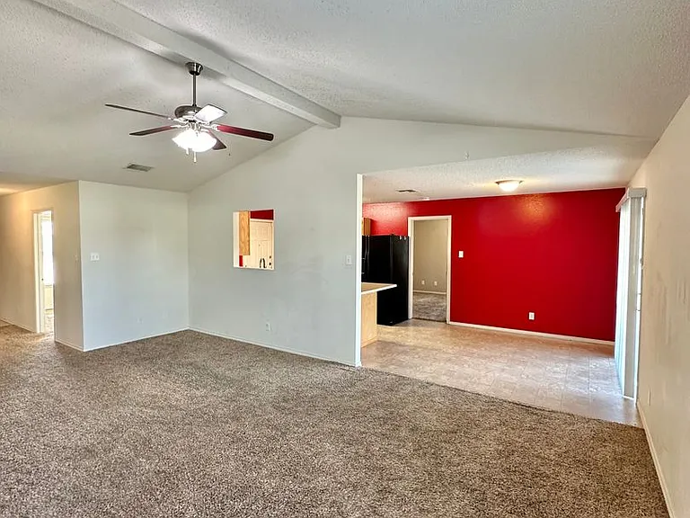 1206 Elmo Ln — Photo 5