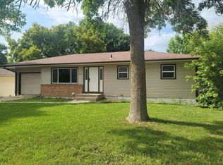 2012 Hoffman Rd, Mankato, MN 56001