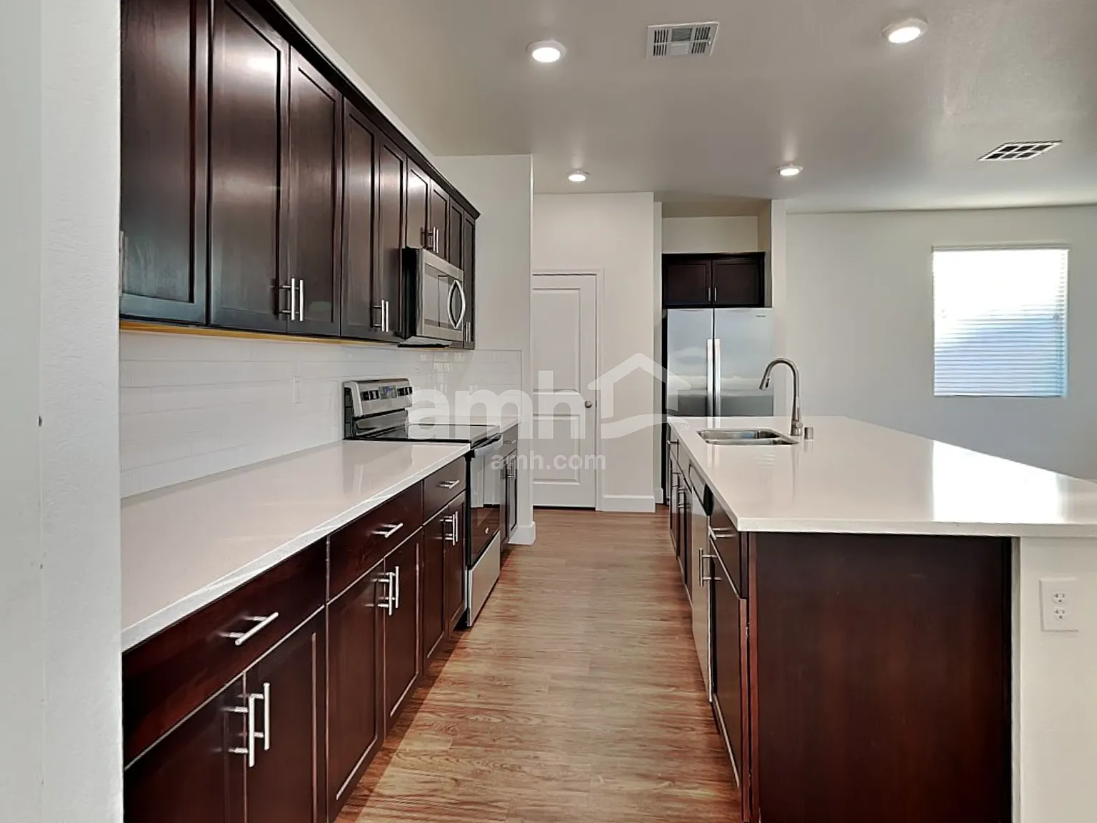 4 bed, 2.5 bath, 2113 sqft, $2,520 — Photo 4