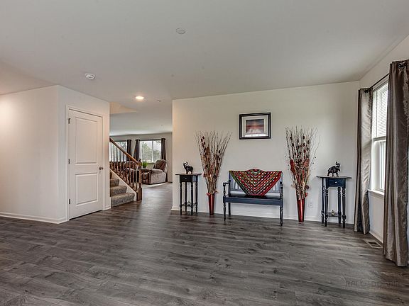 4th image of 17106 W Jenna Ct