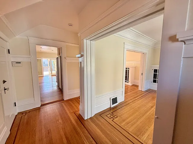 458 21st Ave — Photo 2