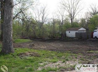 377 Lakeview Dr, White Lake, MI
