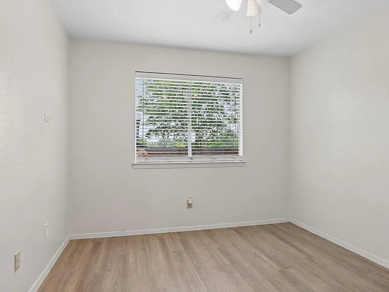 11912 Sunhillow Bnd #B — Photo 10