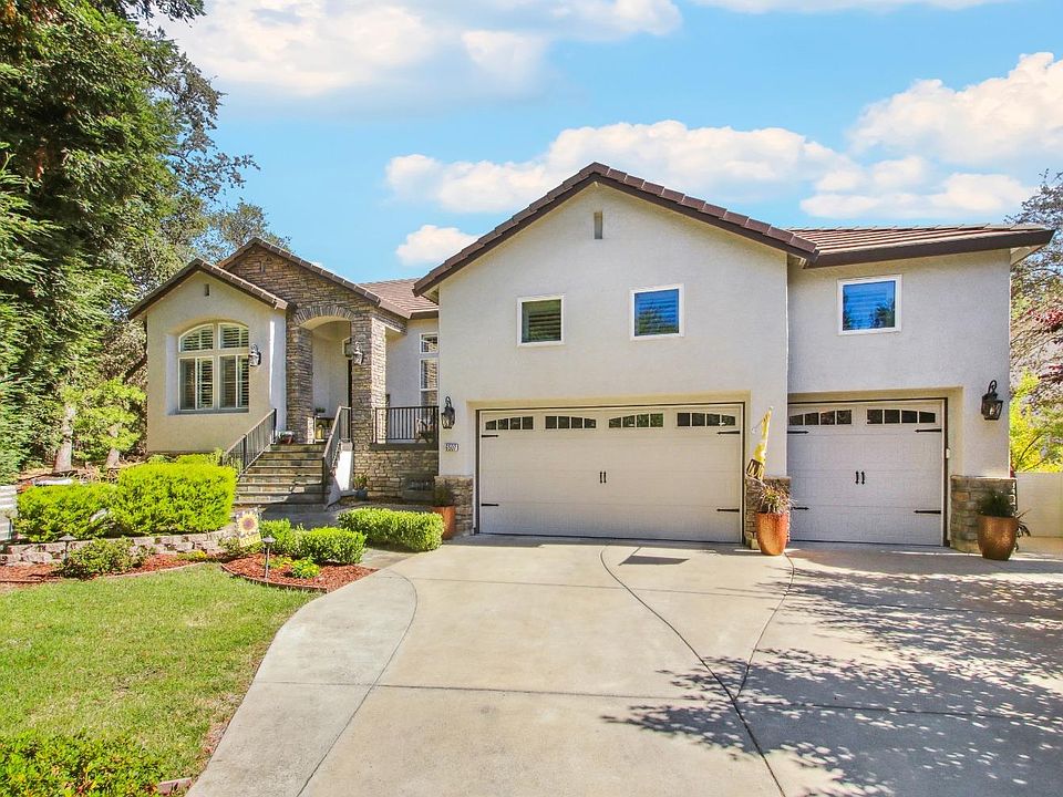 1st image of Camino De Luna Dr